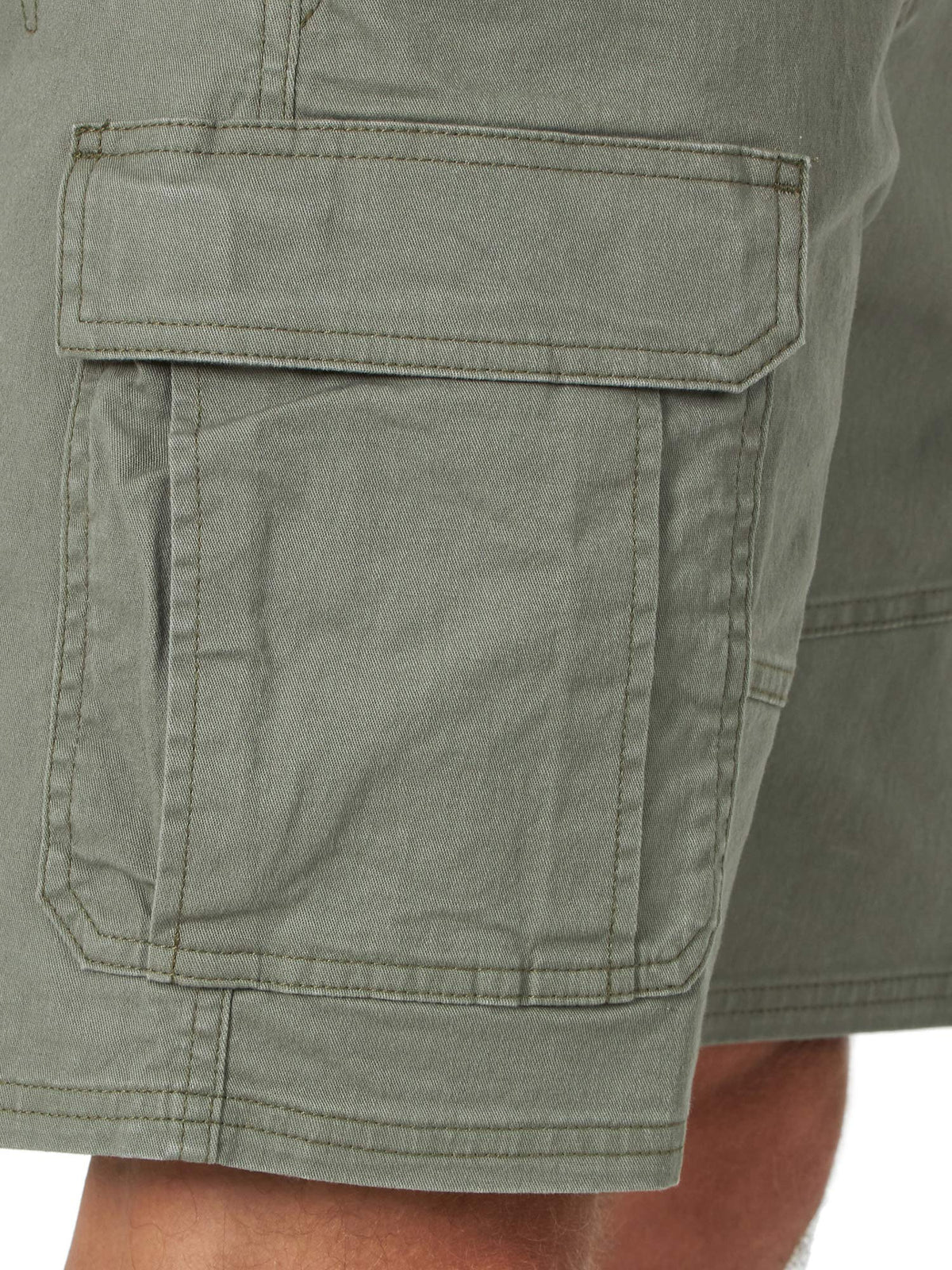 Wrangler Authentics Men's Classic Cargo Stretch Short, Dusty Olive, 40 🍁 All In One Marketplace Canada