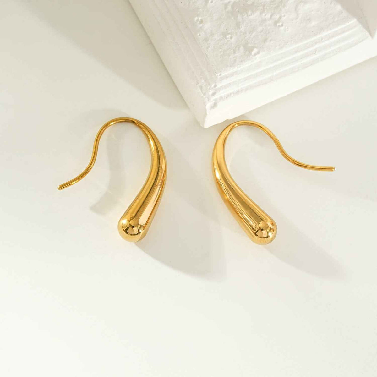 CLARA Gold: Swirl Tail Hoop Earrings – Minimalist Fluid Curve Design