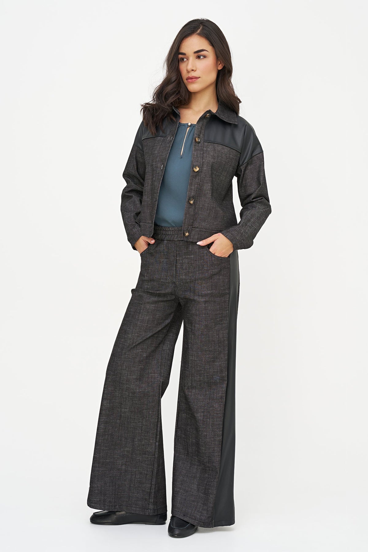 Women's Woven Mid-Weight Button-Down Long Sleeve Denim Jacket
