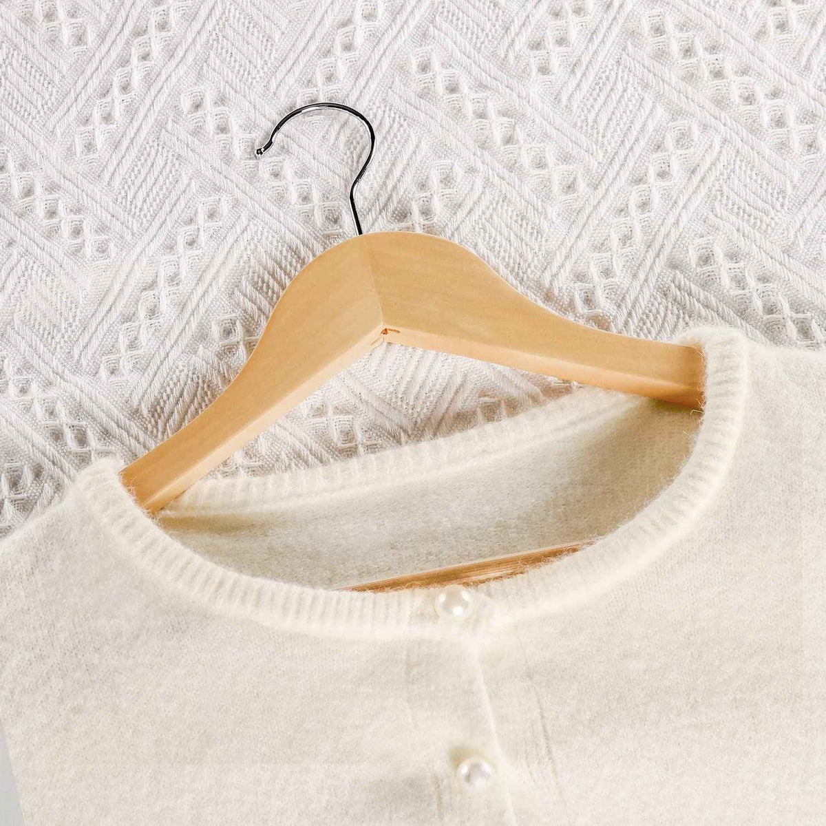 TOPIA HANGER Wooden Hangers (30 Pack), Natural Wooden Coat Hangers with Non Slip Pants Bar, 360°Swivel Hook and Shoulder Notches for Suit, Jacket, Pants, Smooth Finish Clothes Hangers - CT34N30 🍁 All In One Marketplace Canada