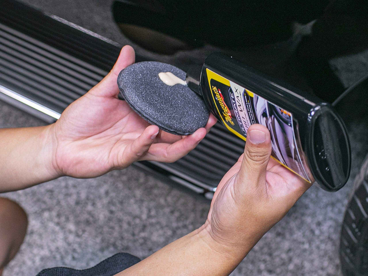 Meguiar's Ultimate Liquid Wax, Improved Liquid Car Wax Formula for Durable Protection that Shines, Premium Towel and Applicator Pad Car Accessories Included, 16 Oz Bottle 🍁 All In One Marketplace Canada