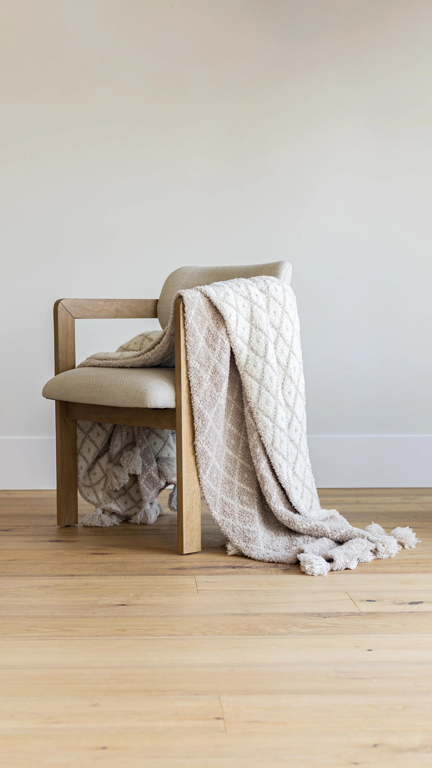 Rainy Day & Baby's Breath Diamond Point 2.0 with Tassels Print Extended Throw