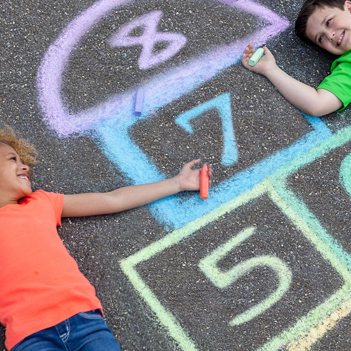 Crayola Ultimate Washable Chalk Collection (64ct), Bulk Outdoor Sidewalk Chalk for Kids, Outdoor Activities & Spring Crafts, Gifts for Kids 🍁 All In One Marketplace Canada