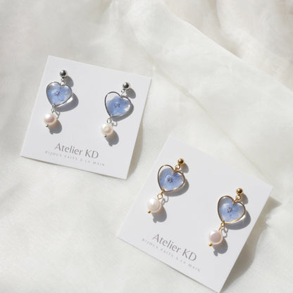 Boucles d'oreilles myosotis et perles - coeur 16mm