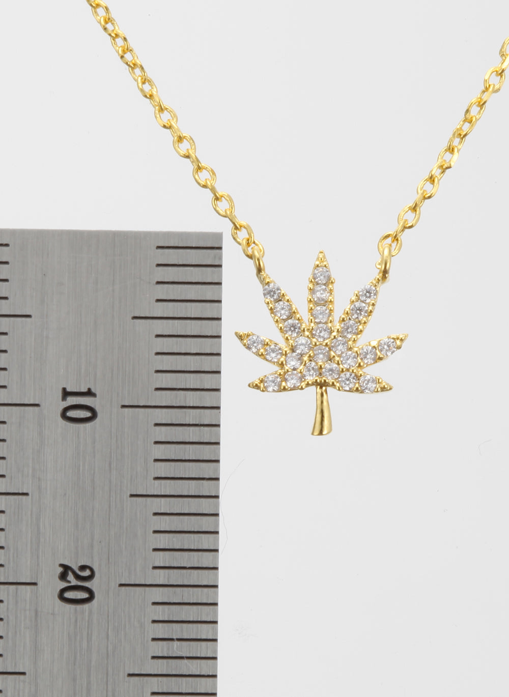 18K GOLD CANNABIS LEAF NECKLACE