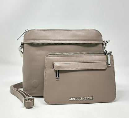 Petit Sac à Bandoulière en Cuir Taupe, Brigitte