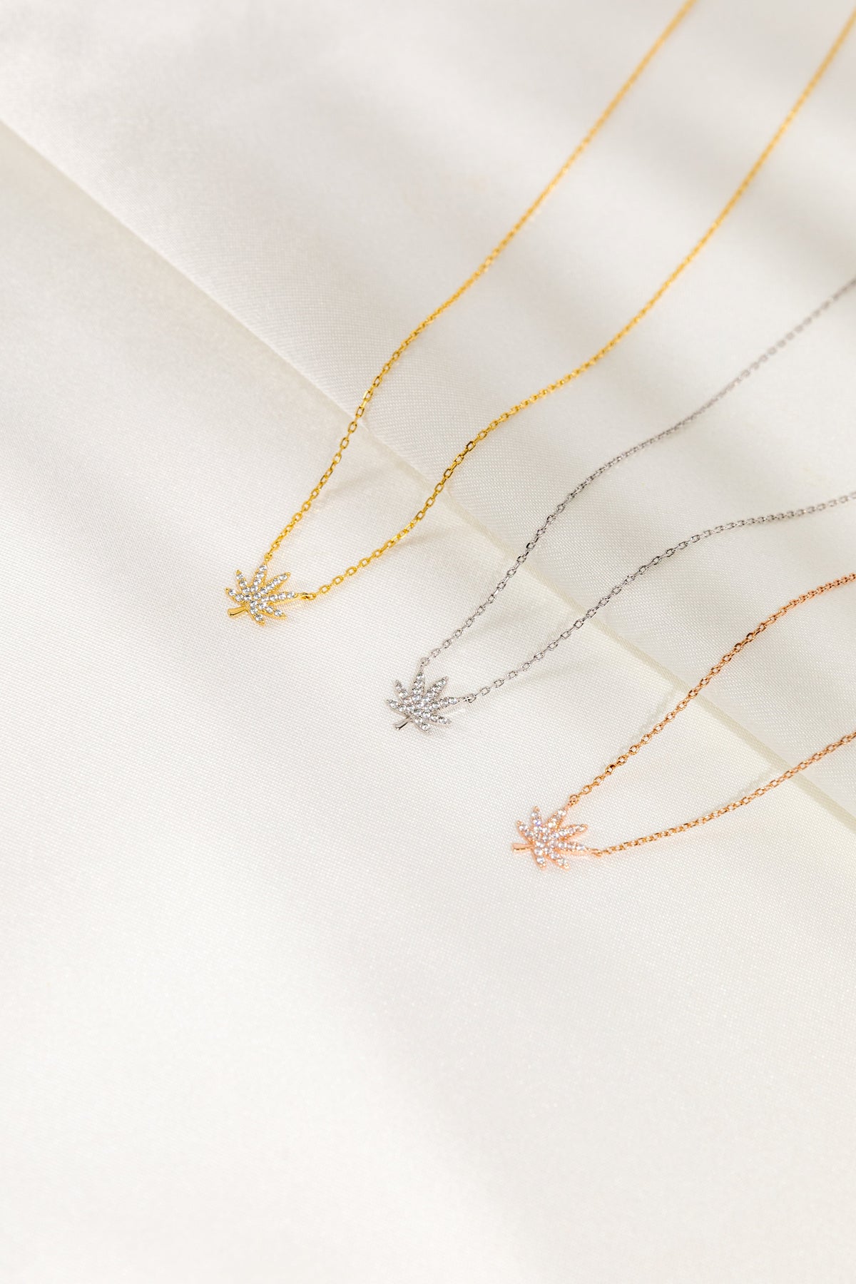 ROSE GOLD CANNABIS LEAF NECKLACE