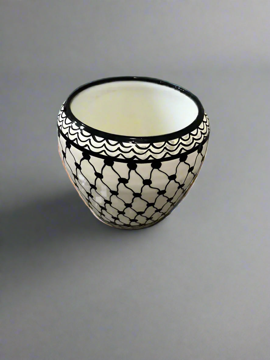 Handgefertigter Keramik-Blumentopf – 18 cm Indoor- & Outdoor-Pflanzgefäß | Palästinensische Keramik aus Hebron | Kuffiyeh-Muster