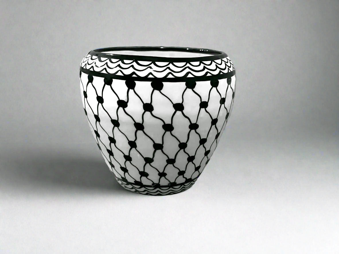 Handgefertigter Keramik-Blumentopf – 18 cm Indoor- & Outdoor-Pflanzgefäß | Palästinensische Keramik aus Hebron | Kuffiyeh-Muster