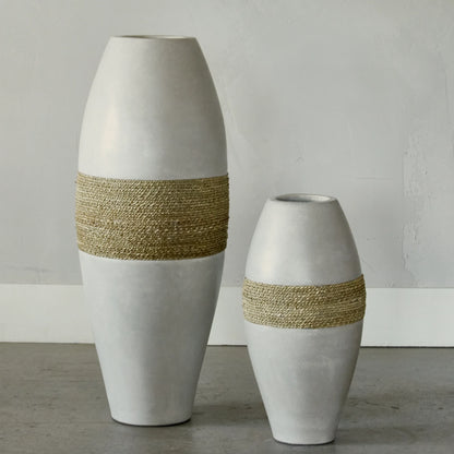 Große dekorative Vase aus Zement und Seegras