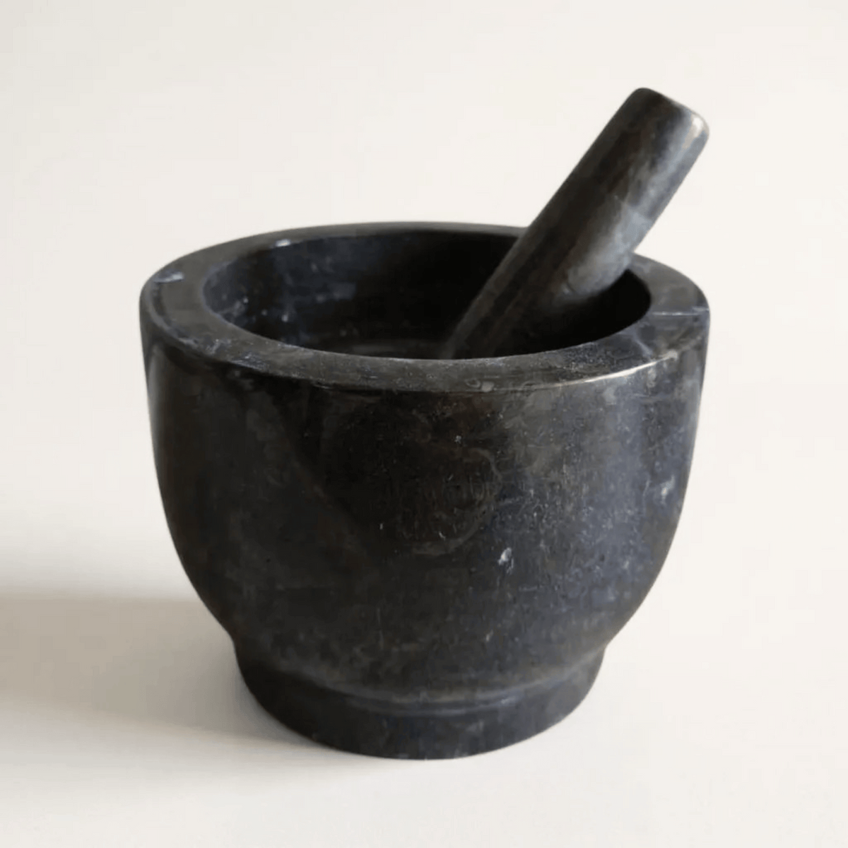 Mörser aus anthrazitfarbenem Marmor – Flacher Boden