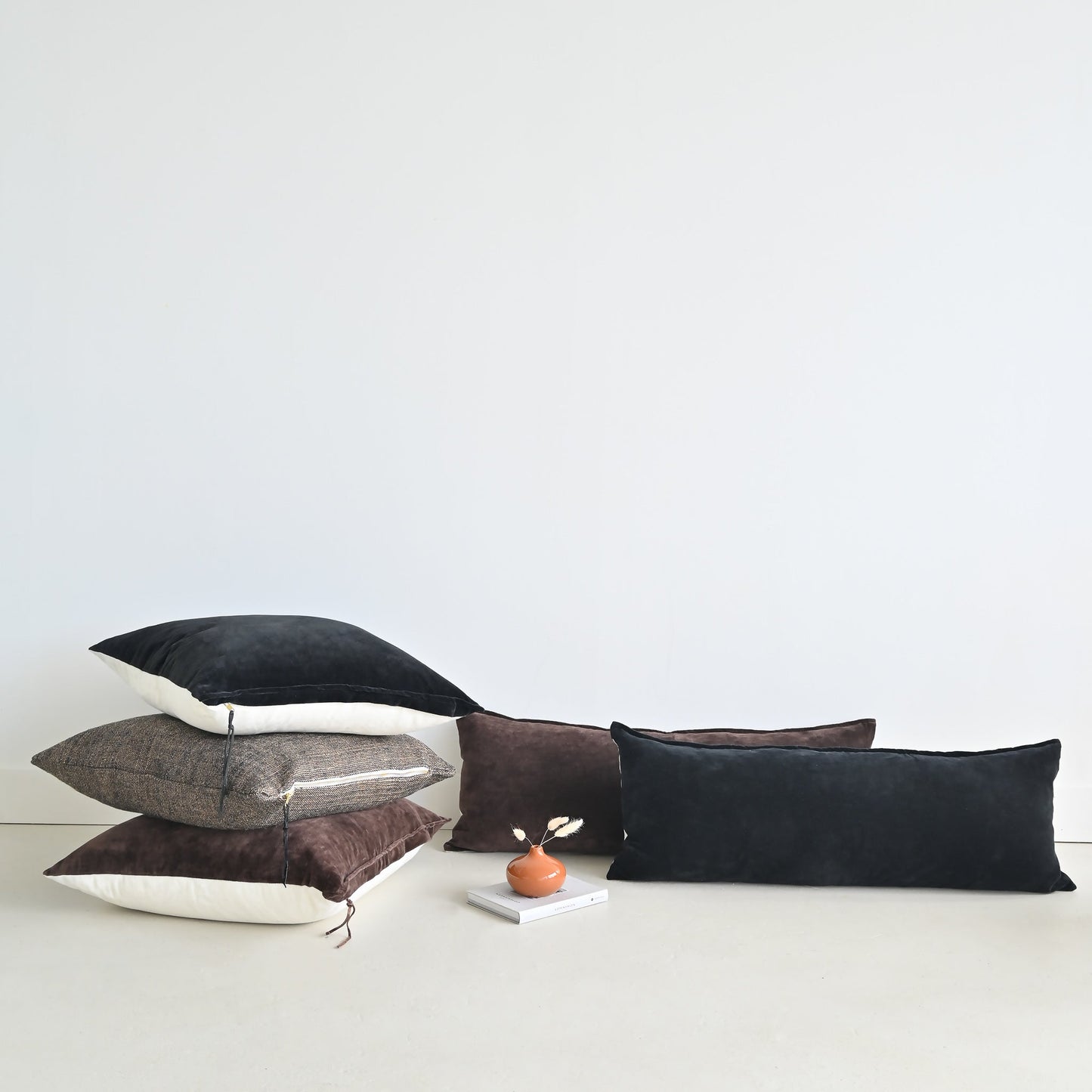 VELVET - HOTEL COLLECTION BLACK LUMBAR