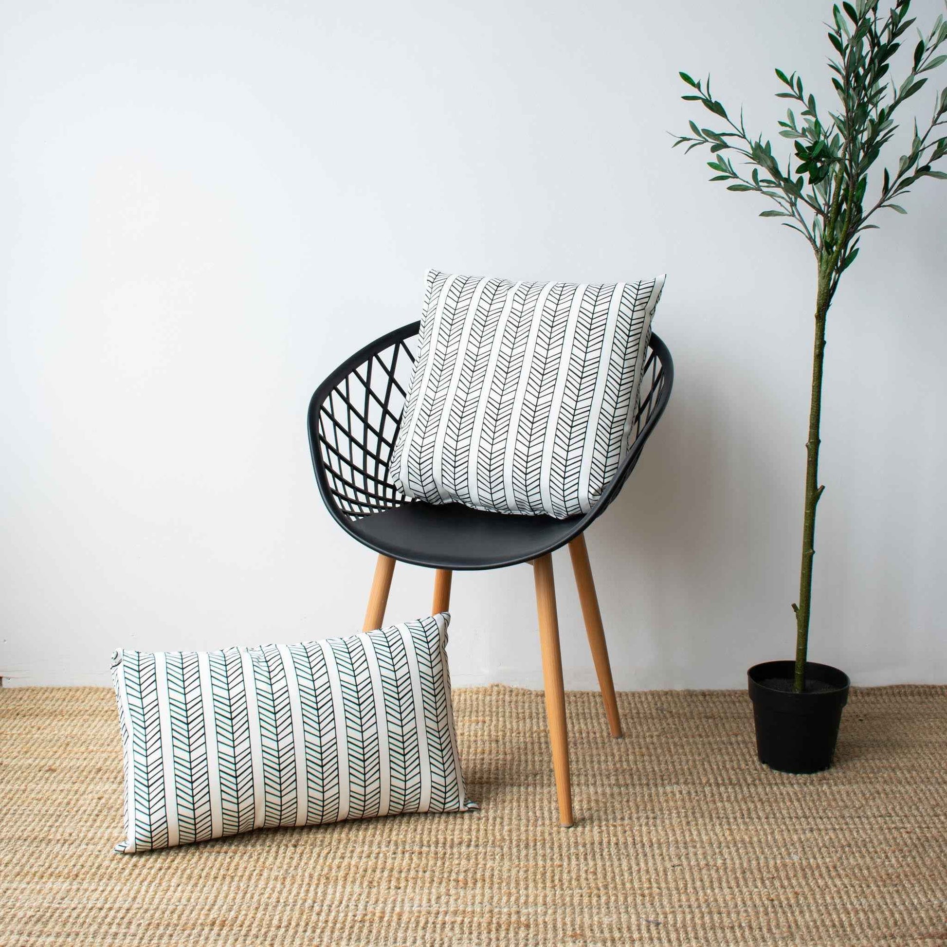OUTDOOR PILLOW - BLACK AND WHITE LUMBAR