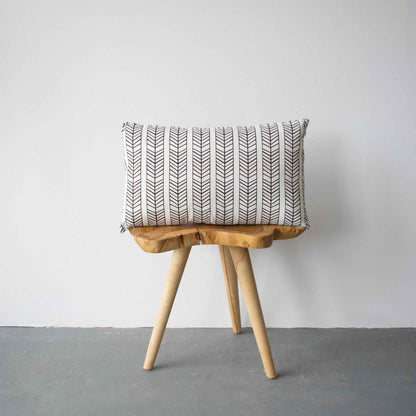 OUTDOOR PILLOW - BLACK AND WHITE LUMBAR