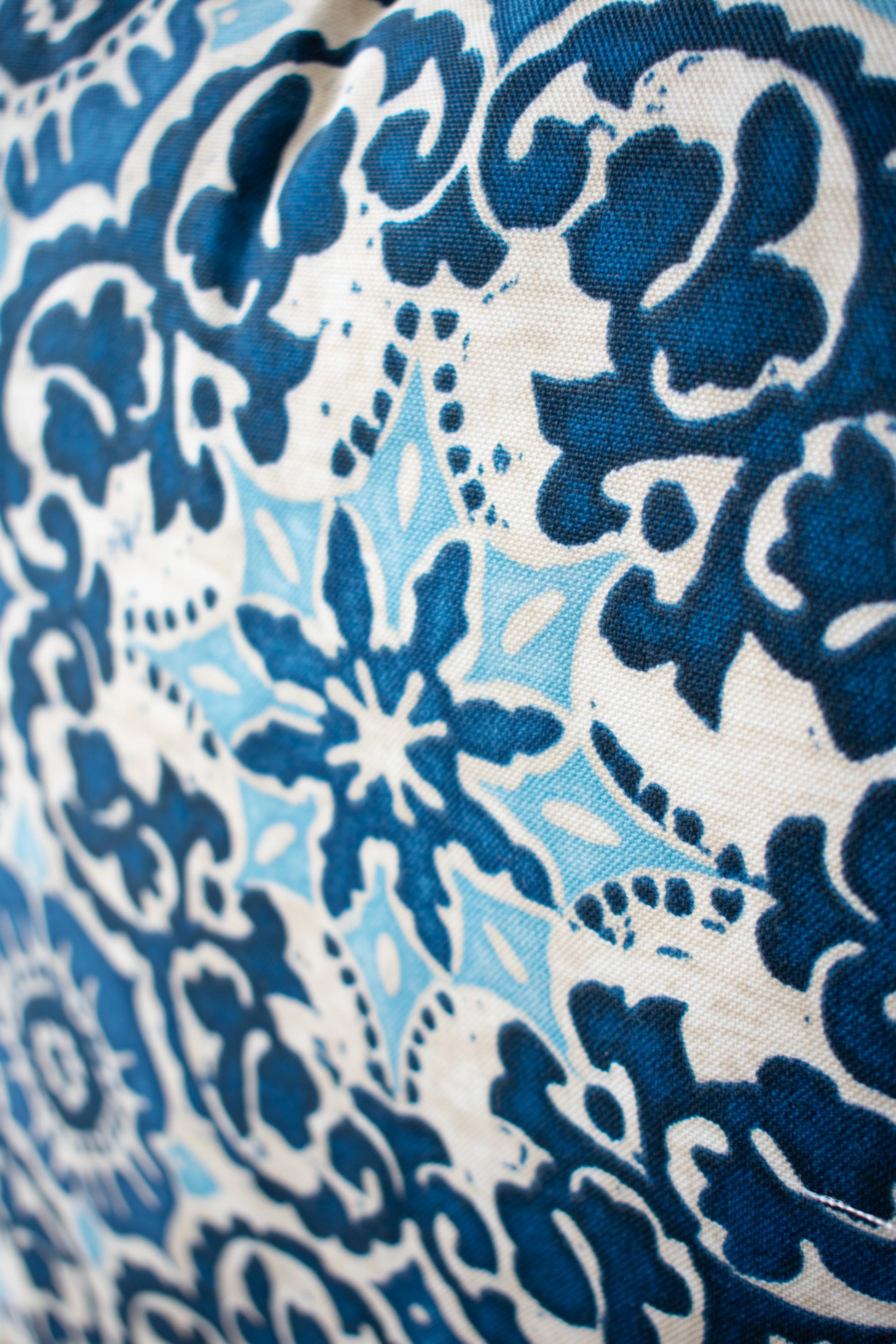 OUTDOOR PILLOW - BLUE FLORAL LUMBAR